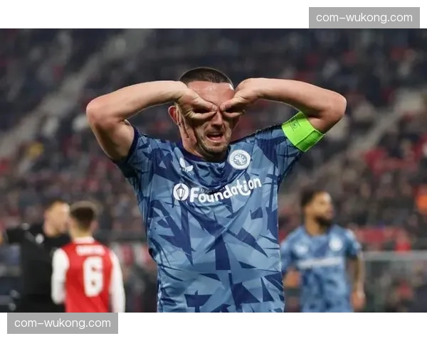 维拉战术灵活性:根据对手在中位防守与高位绞杀间切换 维拉战术灵活性:根据对手在中位防守与高位绞杀间切换